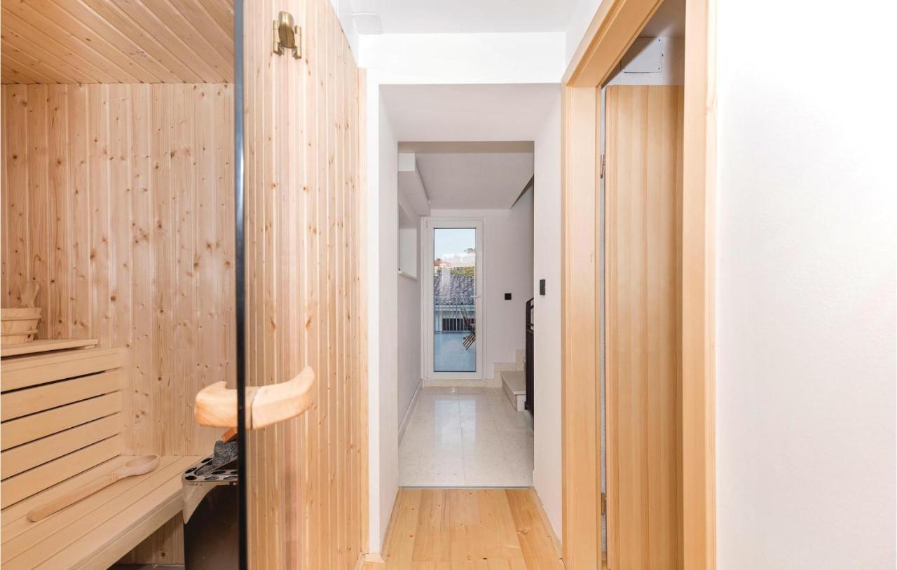 9 Bedroom Lovely Home In Đảo Kaprije Ngoại thất bức ảnh