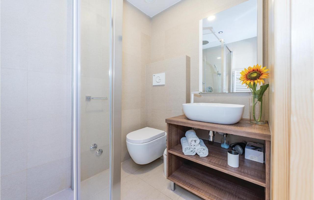 9 Bedroom Lovely Home In Đảo Kaprije Ngoại thất bức ảnh