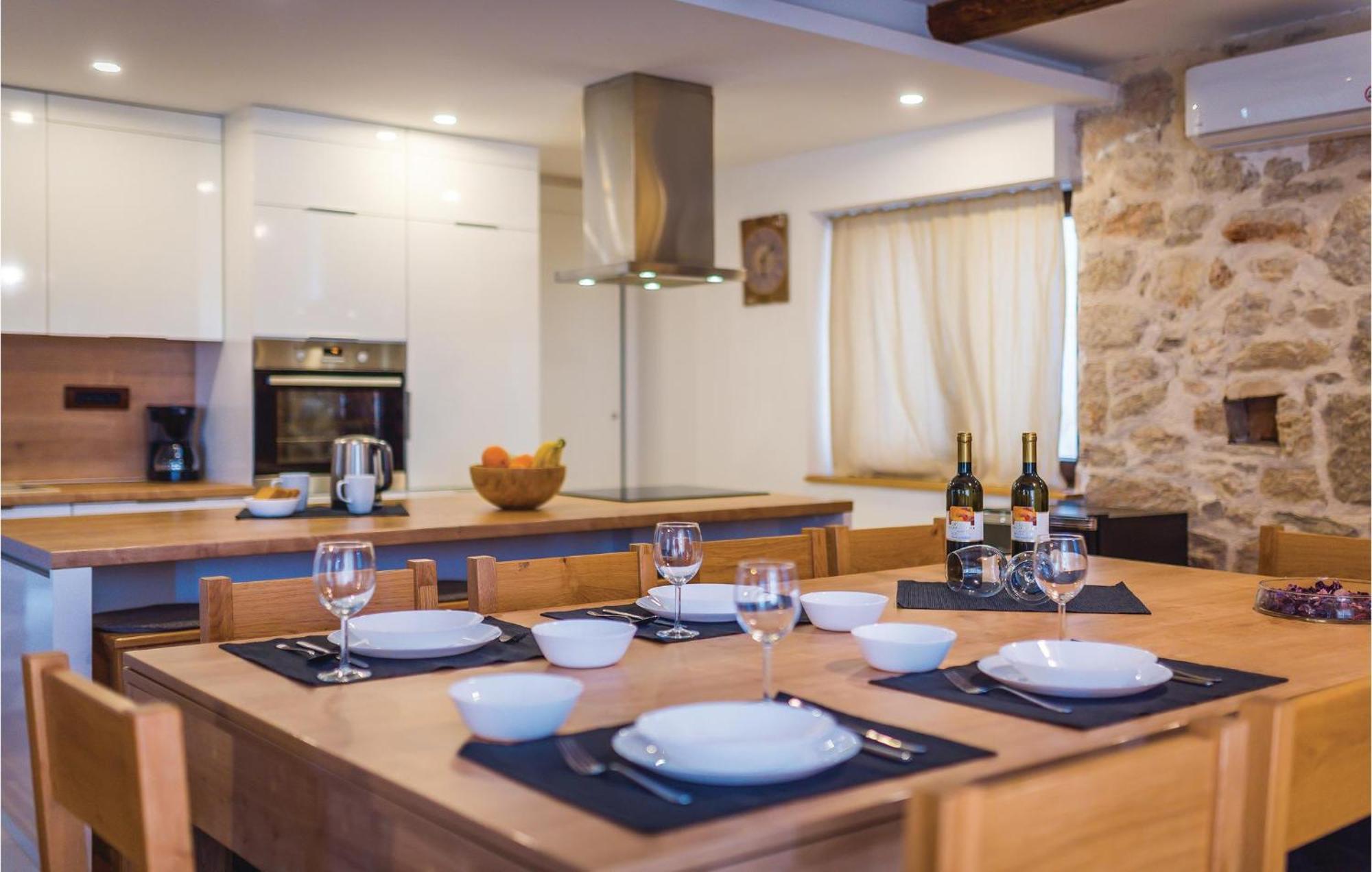 9 Bedroom Lovely Home In Đảo Kaprije Ngoại thất bức ảnh